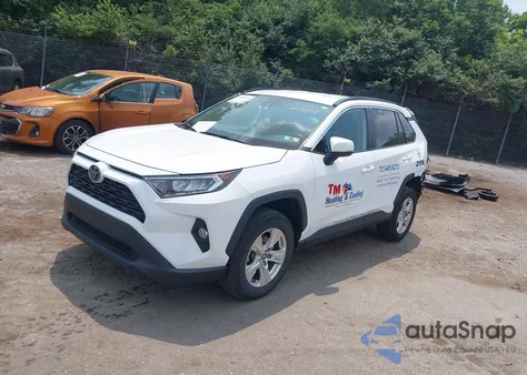 2021 Toyota Rav4 Xle z USA, uszkodzony, nr VIN 2T3P1RFV1MC209897